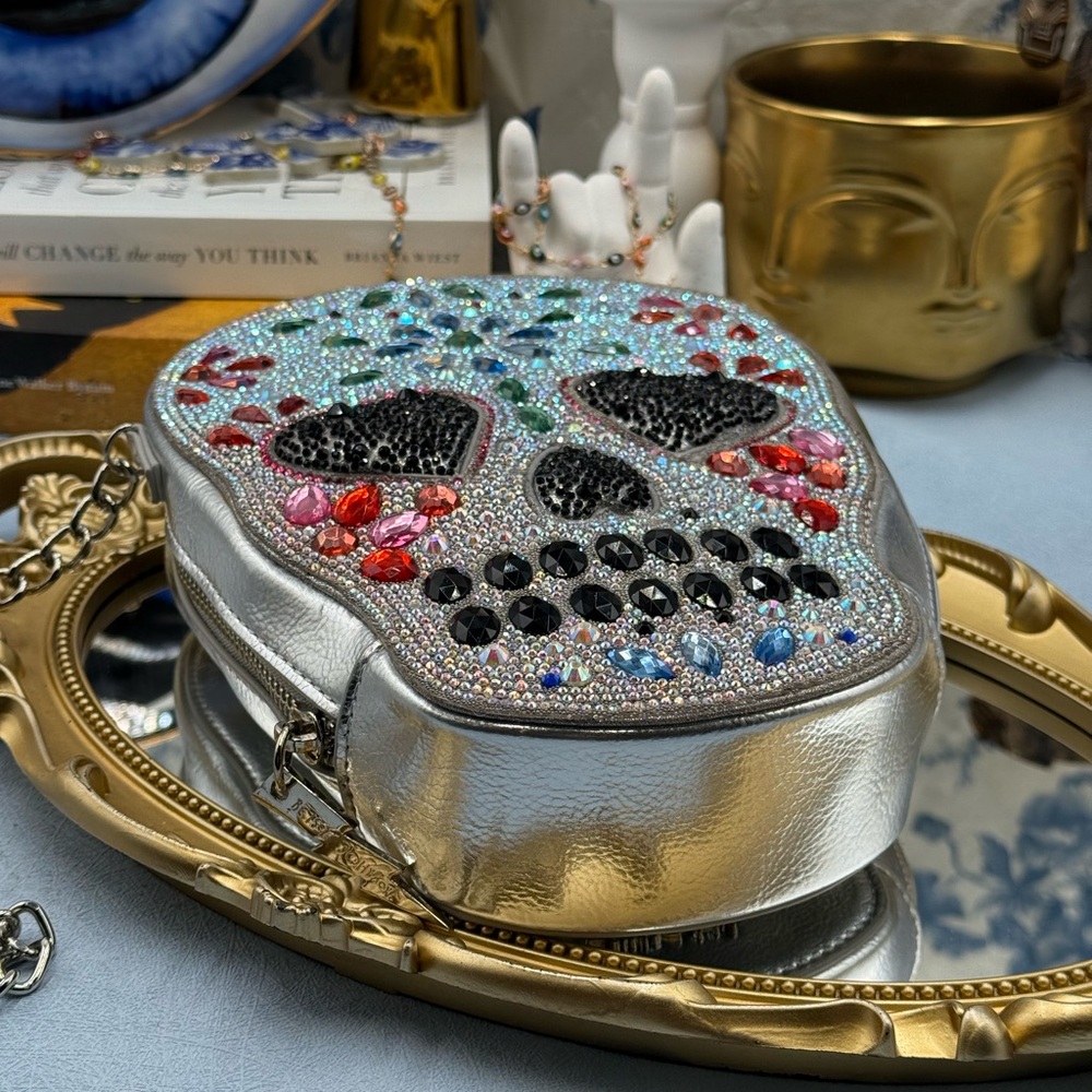 🆕 BETSEY JOHNSON 🧿 NWOT Bone-Jour Sugar Skull Crossbody Bag, Silver & Rainbow - Picture 8 of 16